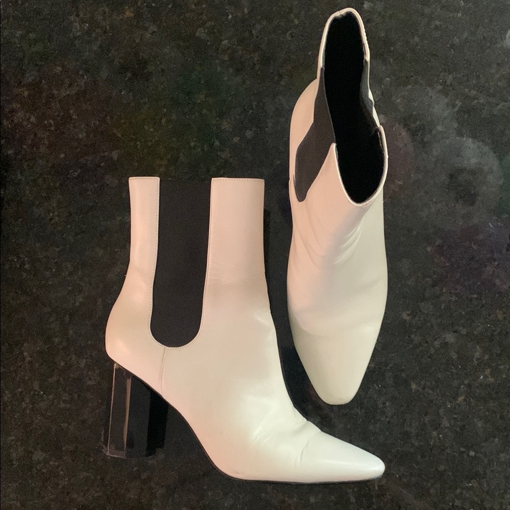Vero Cuoio White Booties